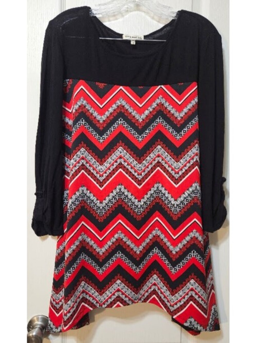 Faith & Joy Chevron Tunic Top Size Medium Red Black Fall Statement
